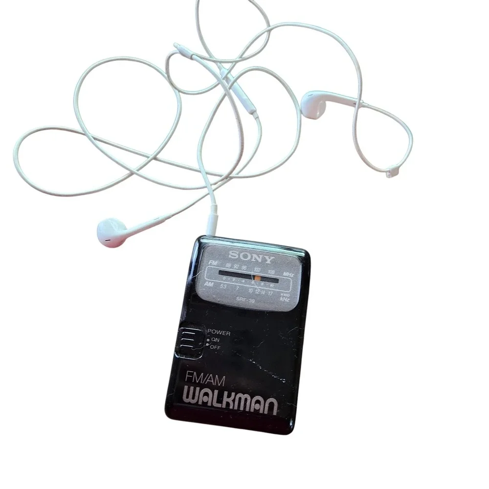 Vintage Sony SRF-39 FM/AM Walkman Pocket Radio Black Earphones Belt Clip WORKS